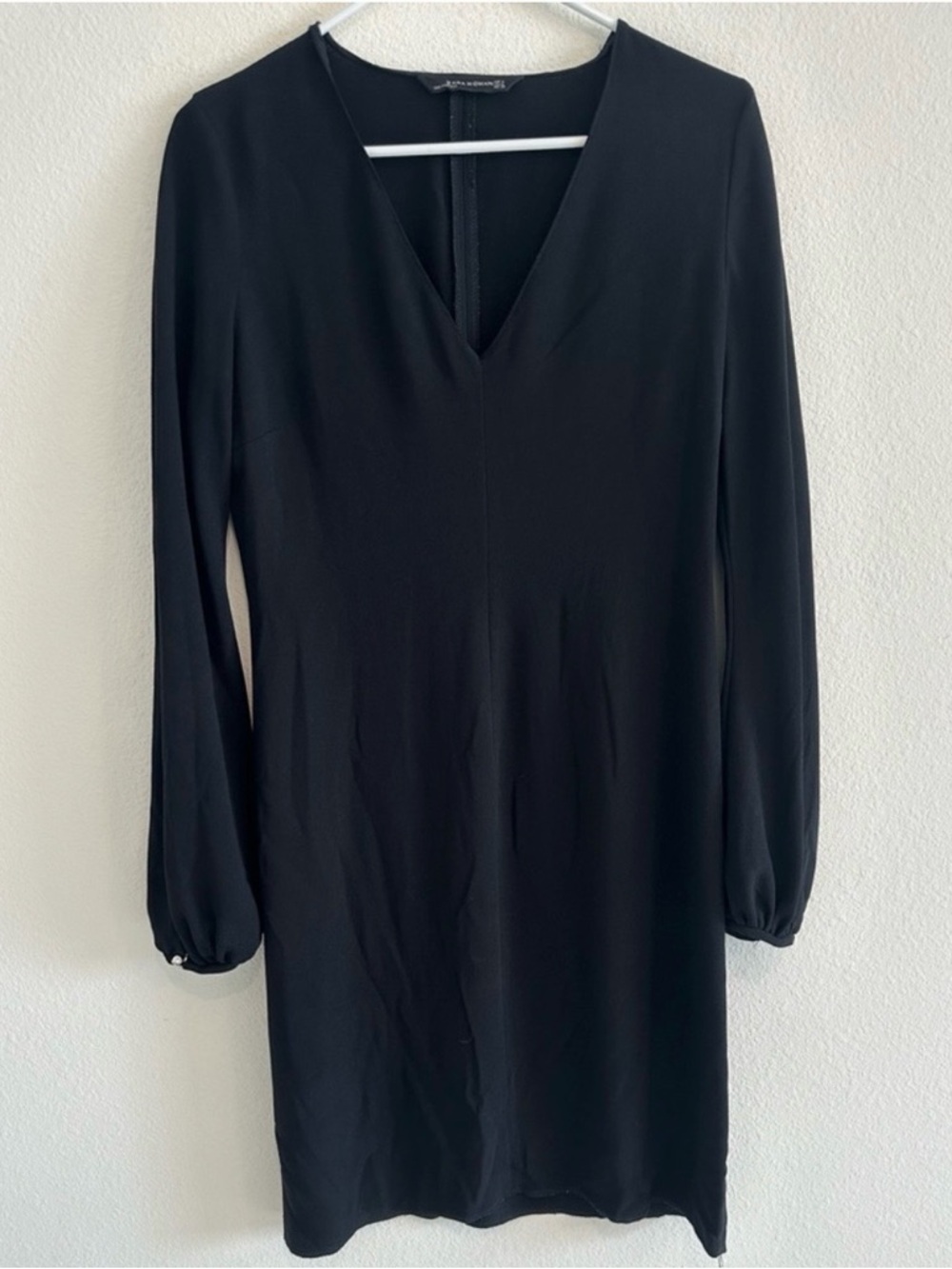 Zara  women’s Black V-Neck Long Sleeve Mini Dress